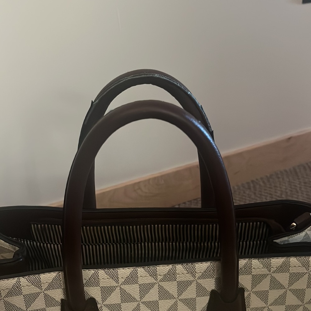 Purse - Picture 3 of 3